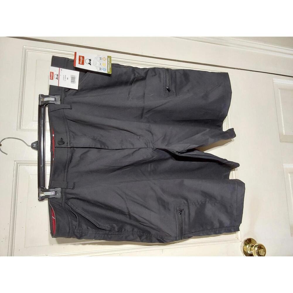 Wrangler black cargo shorts size 44 NWT